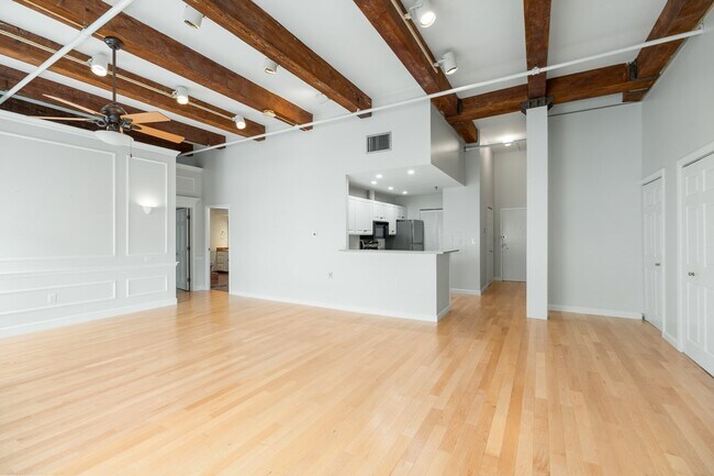 Building Photo - 15 Sleeper St