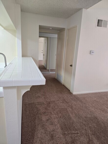 Building Photo - 24518 Nicklaus Dr