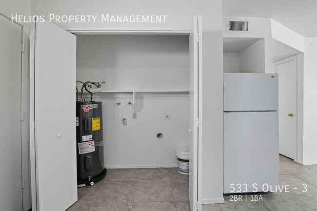 Building Photo - 533 S Olive