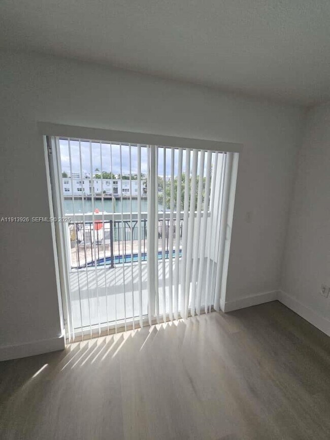 Building Photo - 8101 Crespi Blvd