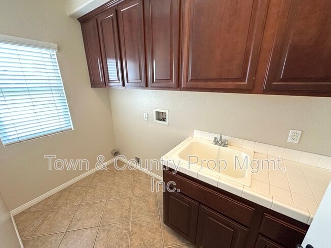 Building Photo - 9360 Alderwood Dr