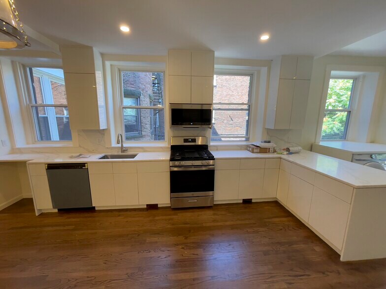 Building Photo - 1716 Beacon St