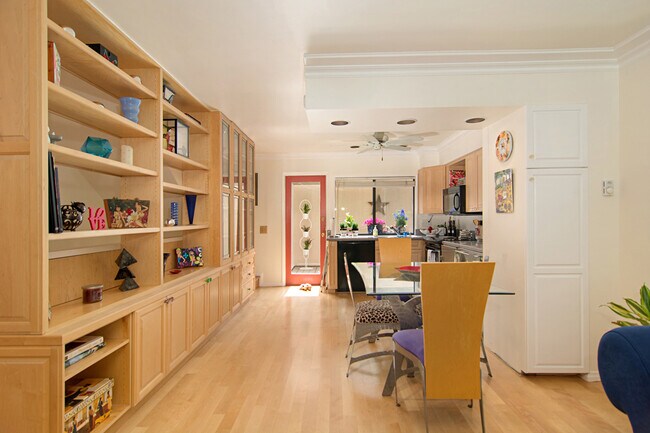 Building Photo - BEAUTIFUL 2 BEDROOM !!!!IN THE HEART OF LA...