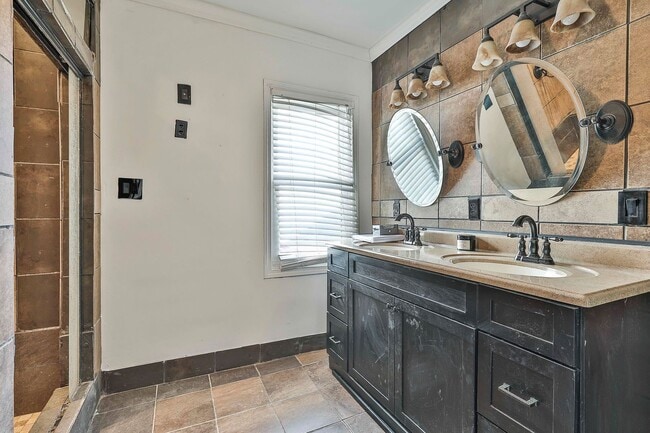 Building Photo - Character-Filled 3BR Home Near Grant Park & Summerhill