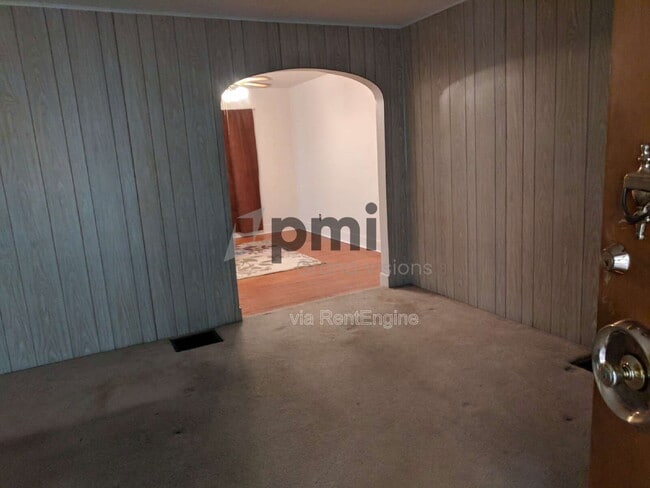 Building Photo - 2284 E Clay St