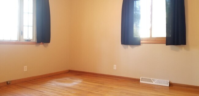 Building Photo - Now Leasing for May 2026!