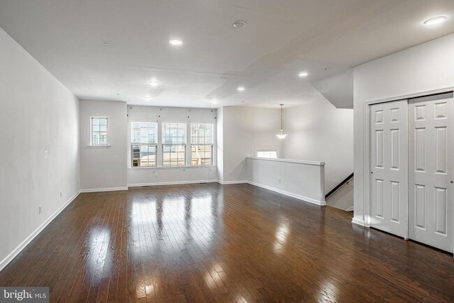 Building Photo - 33 Addison Ln