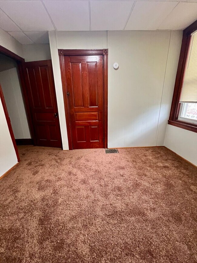 Building Photo - Stunning 3-Bedroom Townhome in Norristown! Available NOW!