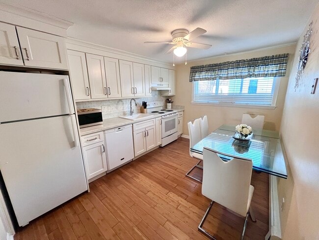 Building Photo - 5 Woodcrest Ct