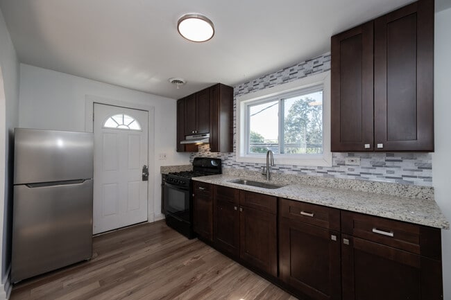 Building Photo - 3706 Chicago Rd