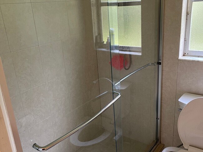 Building Photo - 1337 Center Ln