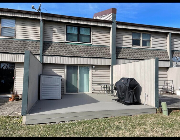 Building Photo - 39 Lakeshore Ln