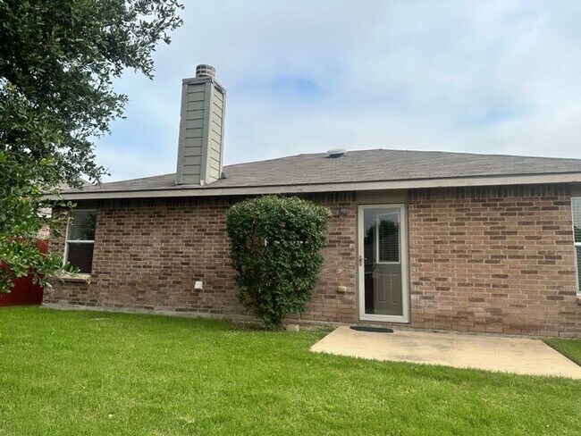Building Photo - Cute single family home in Lake Point Community