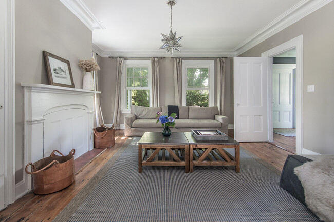 Building Photo - 274 Main St