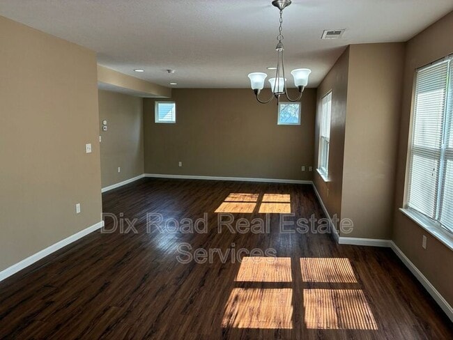 Building Photo - 461 Draft Ct