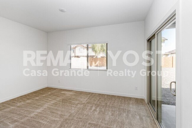 Building Photo - Big Space, Big Backyard, Big Move in special!