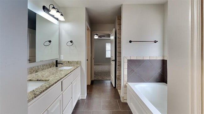 Building Photo - 6520 Bentwood Dr