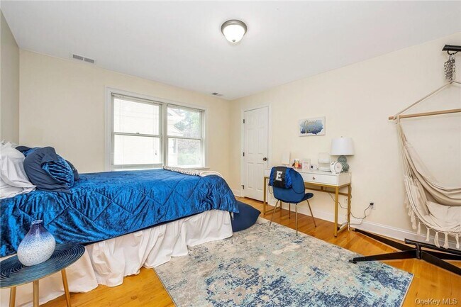 Building Photo - 696 Ridgeway
