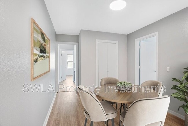 Building Photo - 1600 E School St