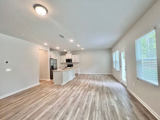 Building Photo - 812 McKenzie Pk Ter