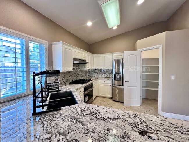 Building Photo - 5705 E Erin Ave