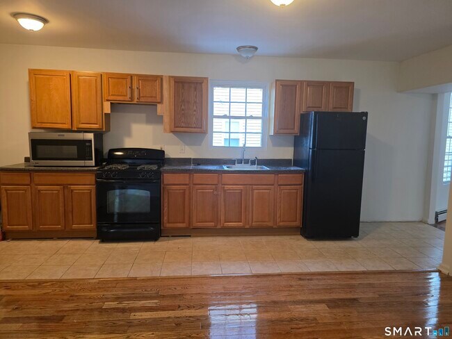 Building Photo - 120 Easton Ave