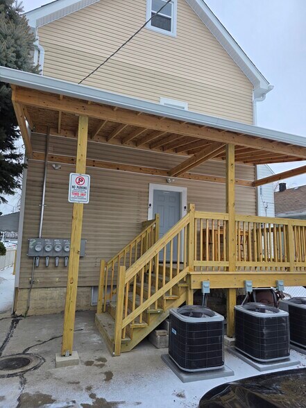 Building Photo - 7613 W 60th St