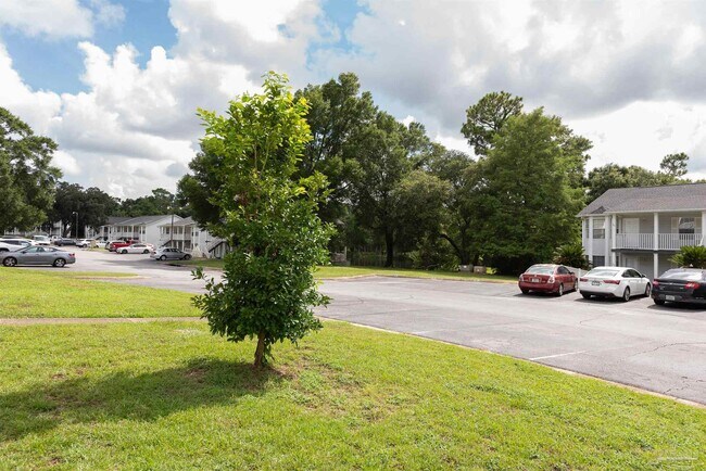 Building Photo - 1500 E Johnson Ave