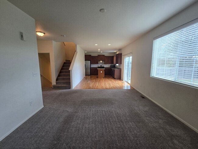 Building Photo - Beautiful 4-Bed, 3.5-Bath Home with Mountain Views on Quiet Cul-de-Sac