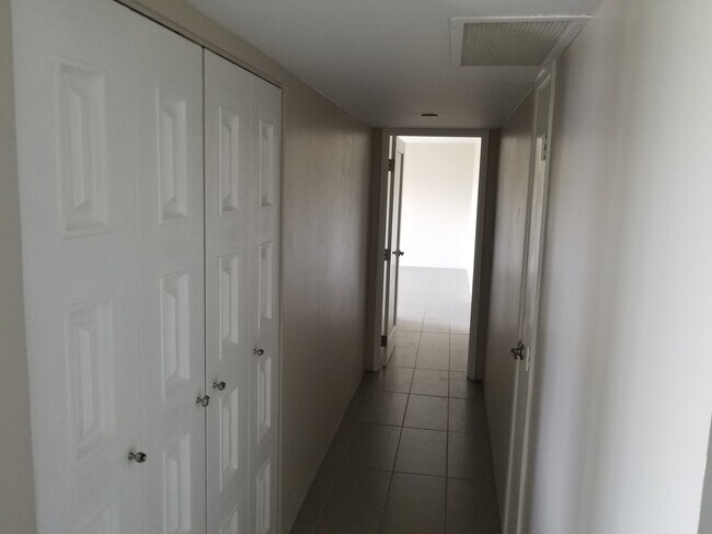 Building Photo - MODERN HIGH-RISE CONDO/11TH FLOOR OF LVCC ...