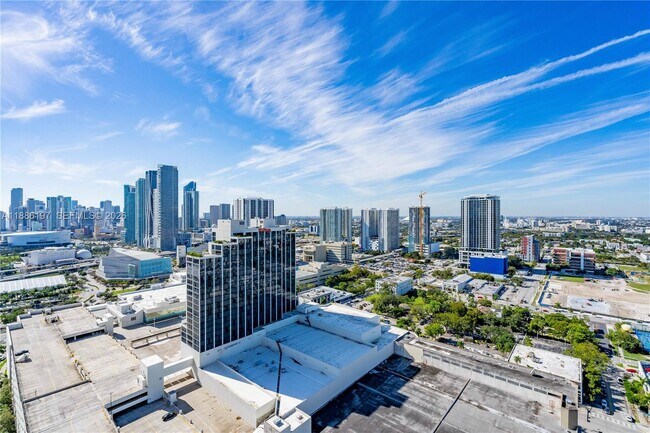 Building Photo - 1750 N Bayshore Dr