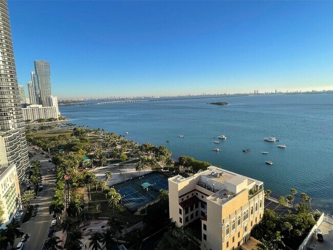 Primary Photo - 1717 N Bayshore Dr