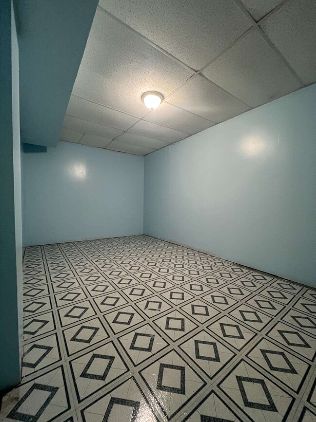 Building Photo - 3 Bdrm / 2.5 Bath House Available Now!!! N...
