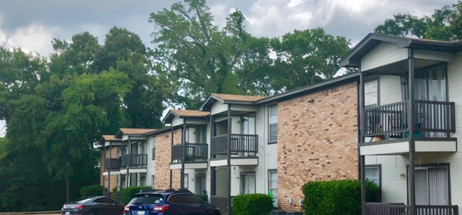 Primary Photo - Mineola Garden Apts
