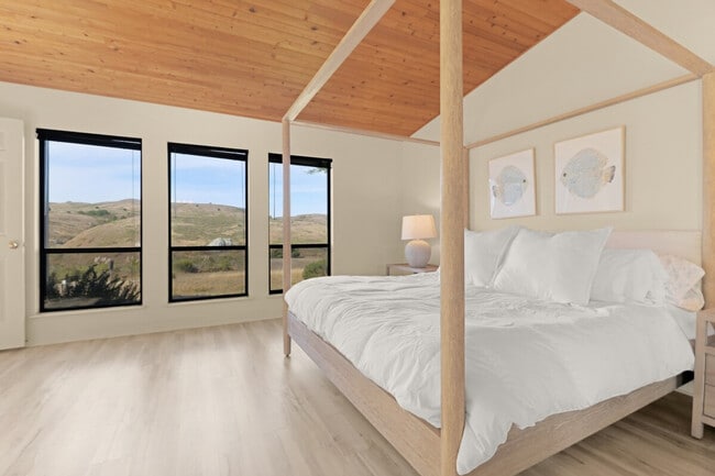 Building Photo - 112 Duck Ct