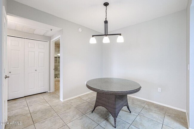 Building Photo - Resort-Style Aventura Condo