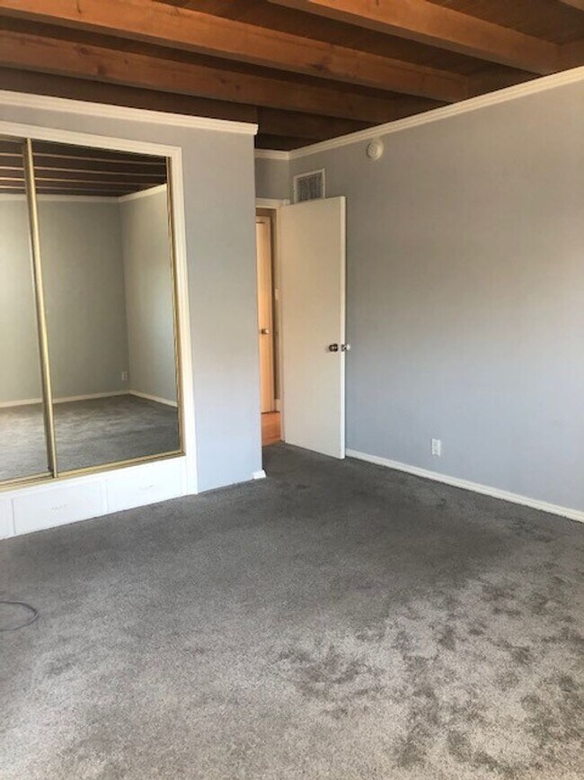 Building Photo - WSR Real Estate Inc.