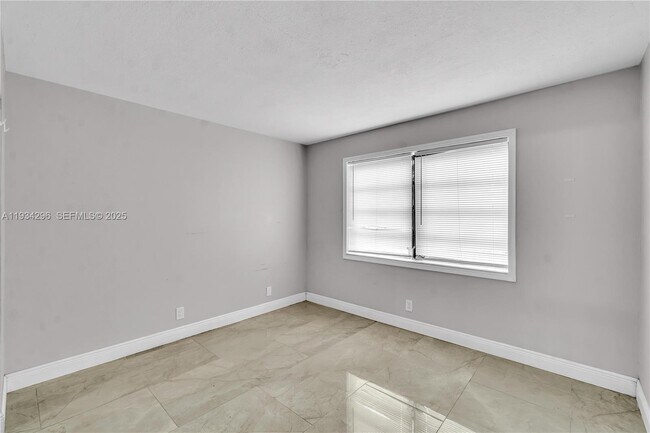 Building Photo - 4760 Lucerne Lakes Blvd W