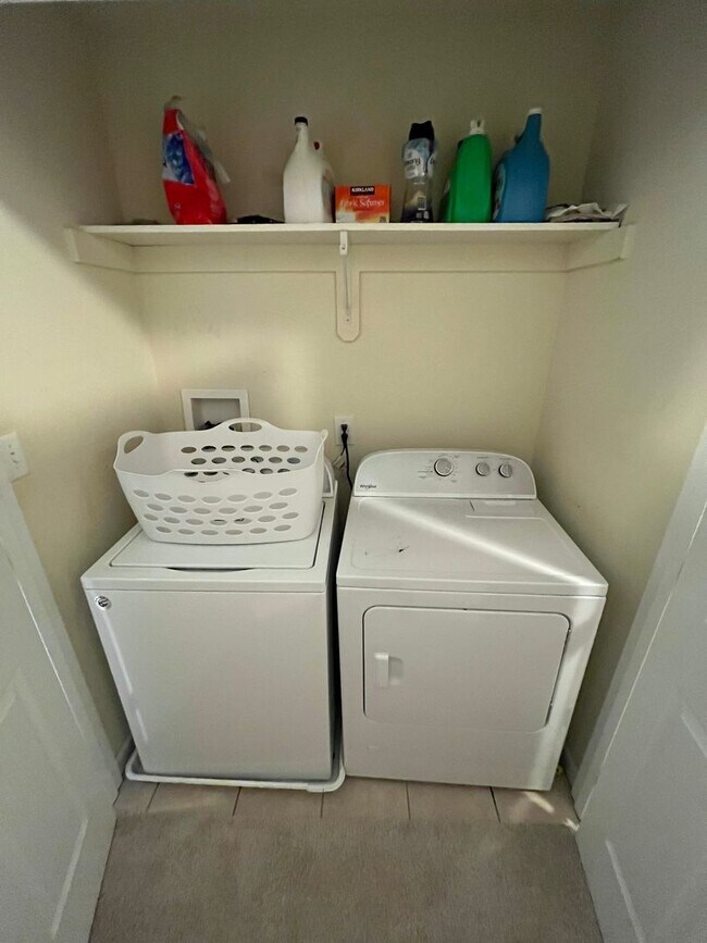 Building Photo - Newly Renovated 3 Bed 2.5 Bath Townhouse in Wexford available NOW!