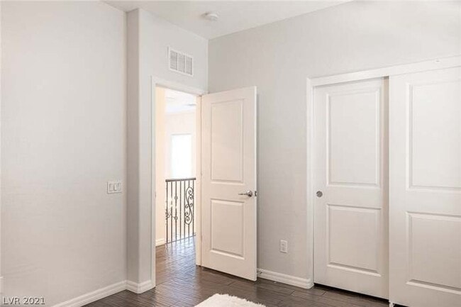 Building Photo - Stunning 3-bedroom, 2.5-bathroom home loca...