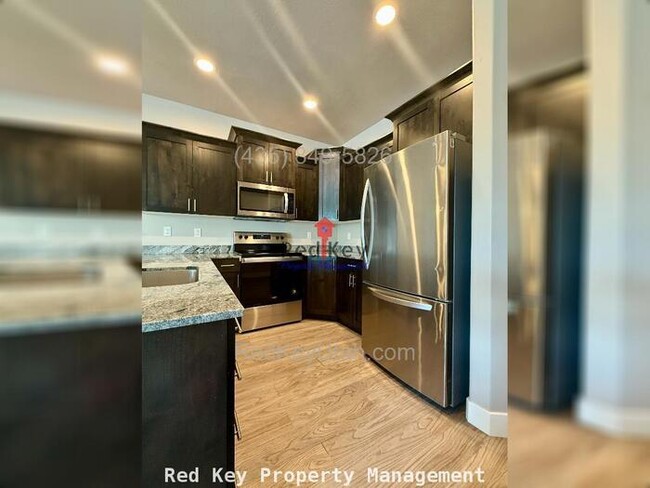 Building Photo - Glen Eagles Ct. Townhouse