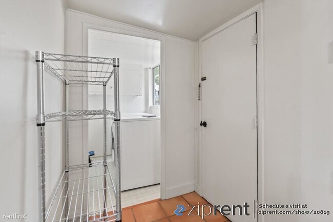 Building Photo - 2 br, 1 bath House - 486 Monroe St, Monter...