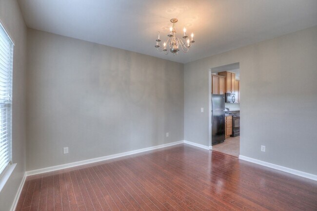 Building Photo - 2518 Broome St