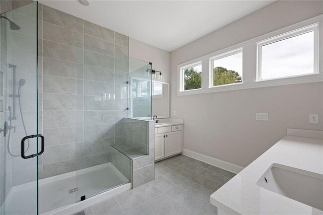 Building Photo - 109 Village Green Ave