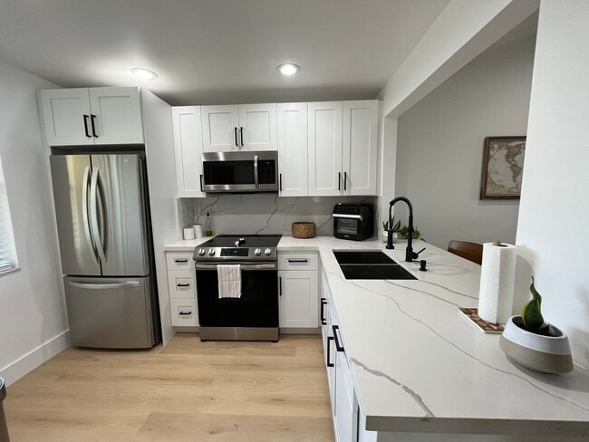 Building Photo - 2 Bedroom Condo in Winding Lake - Sunrise ...