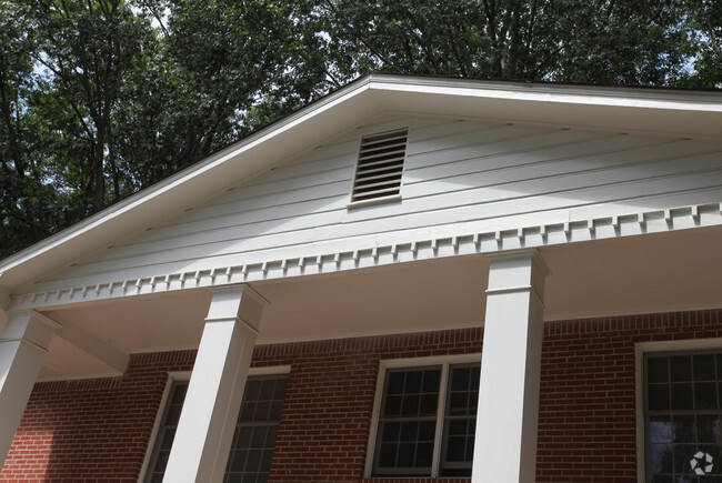 Building Photo - The Columns at East Hill