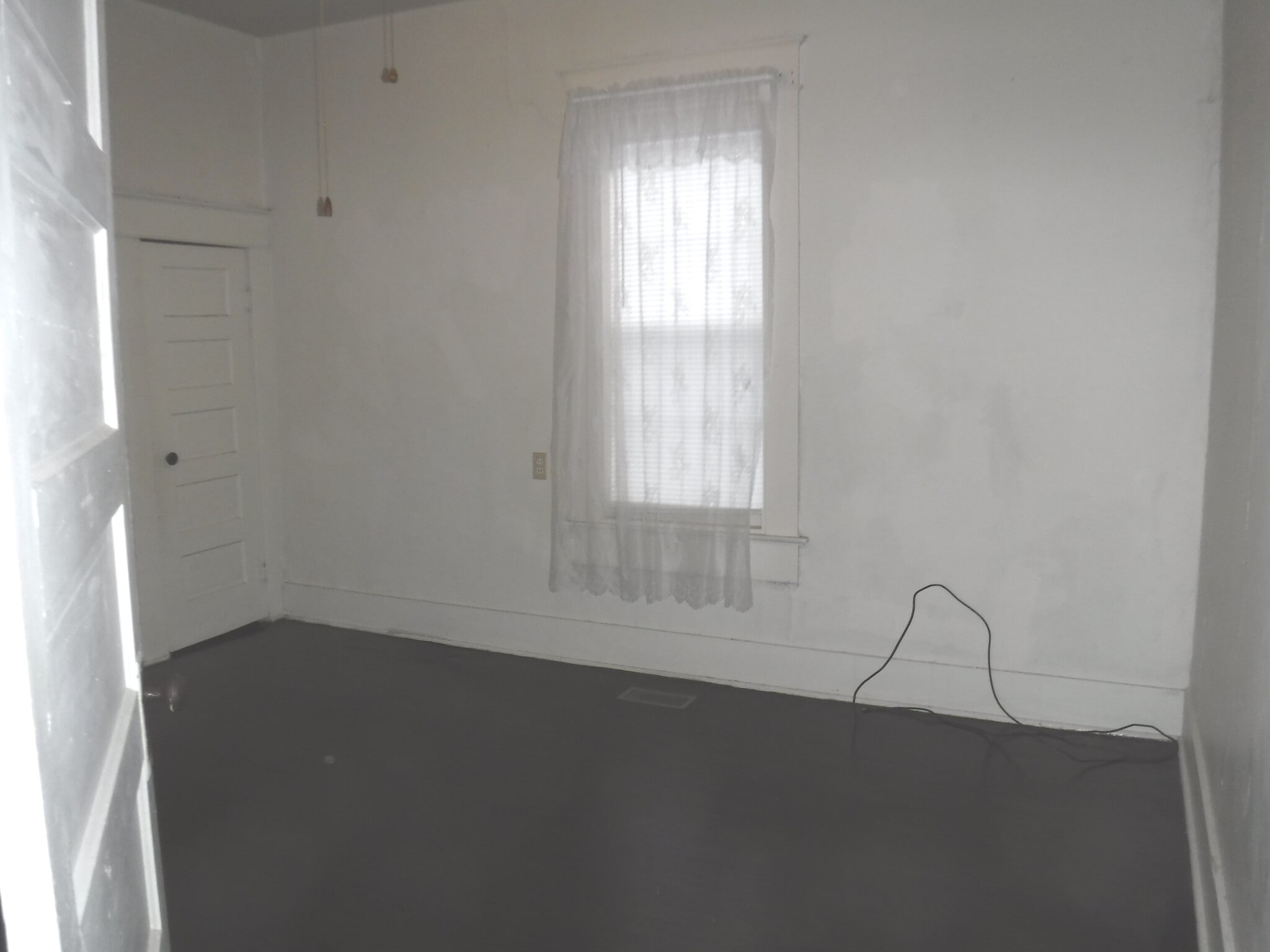 Back bedroom from doorway - 124 N F St