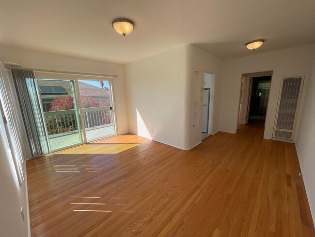 Building Photo - 3538 State St