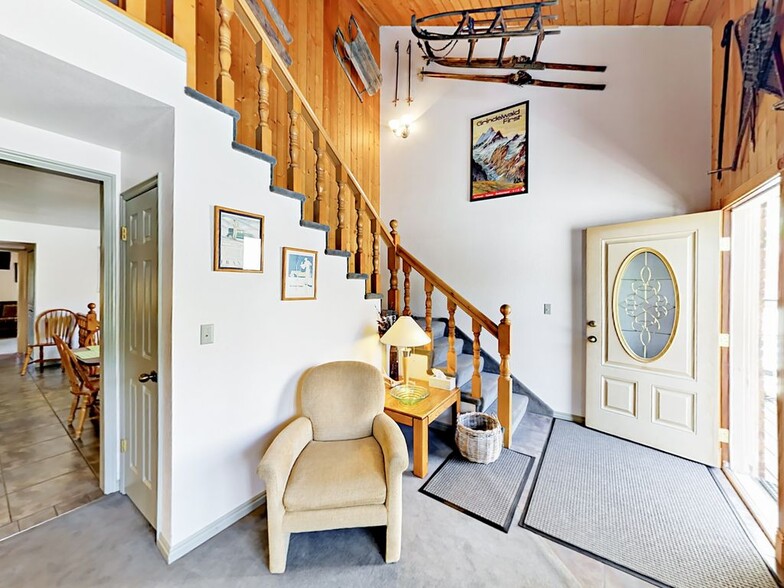 Building Photo - 8014 Sunnyoak Cir