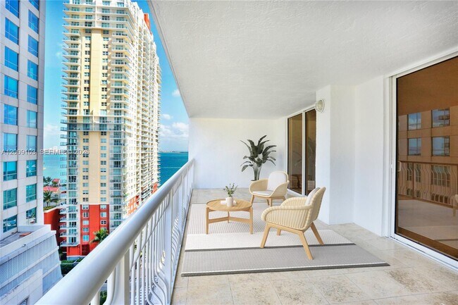Building Photo - 1200 Brickell Bay Dr
